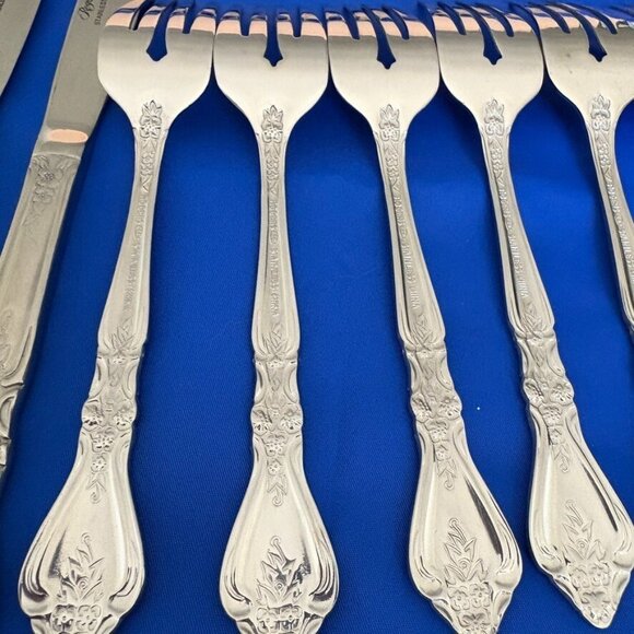Beautiful Vintage Rogers Co "4 Flower Floral" Stainless Flatware Forks Knife Lot - Picture 9 of 15